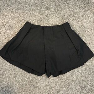 Chic Women's Black Skorts